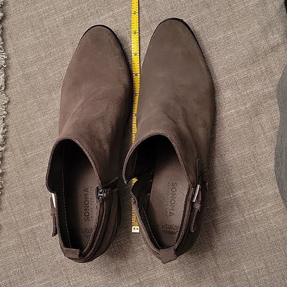 Sonoma Vitalize Dark Gray Suede Bootie - Picture 13 of 13